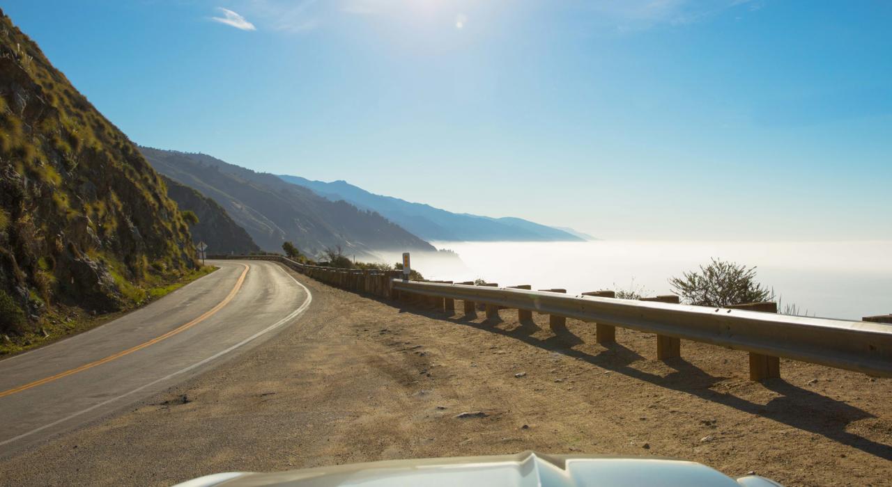 加利福尼亚州太平洋海岸公路沿线的高山和海洋美景