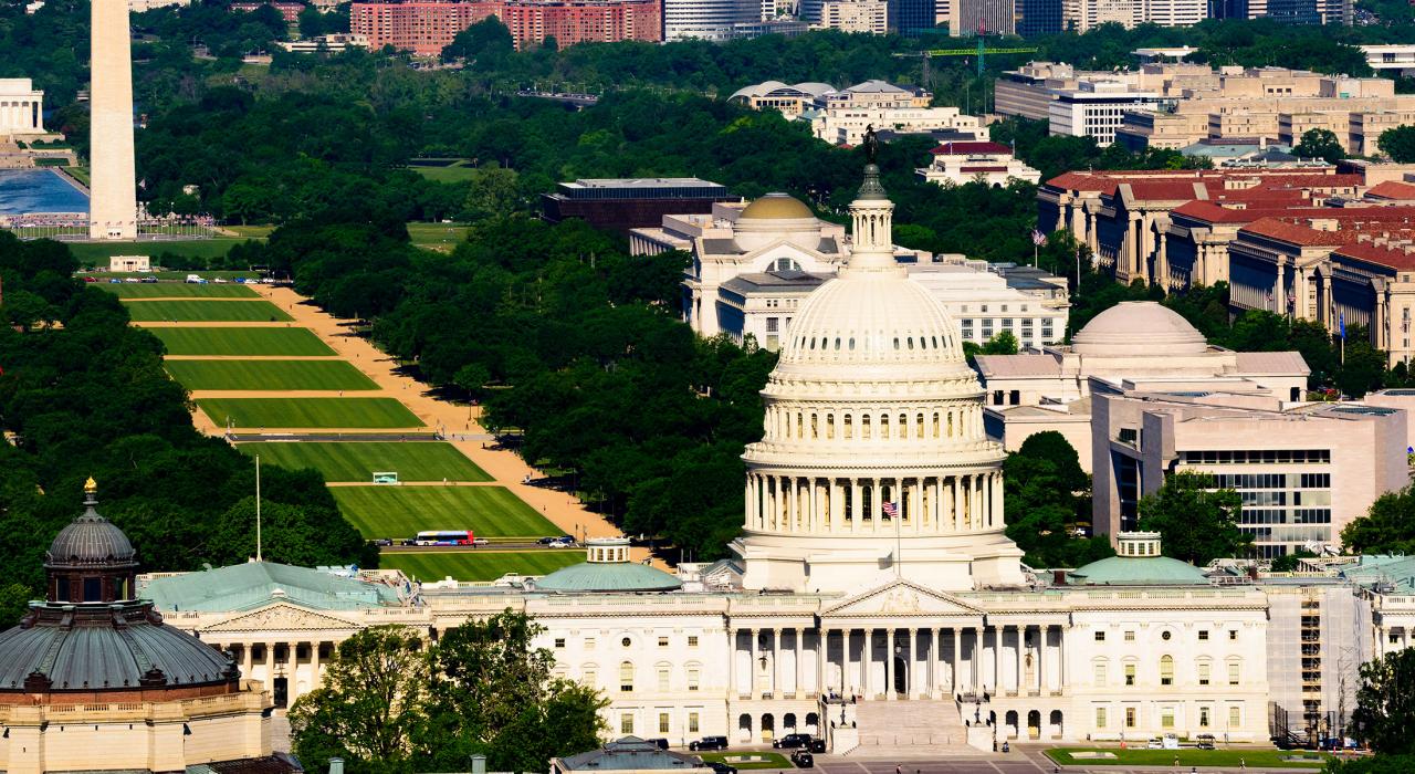 Washington, D.C., de l’autre côté du fleuve Potomac, en face de la Virginie