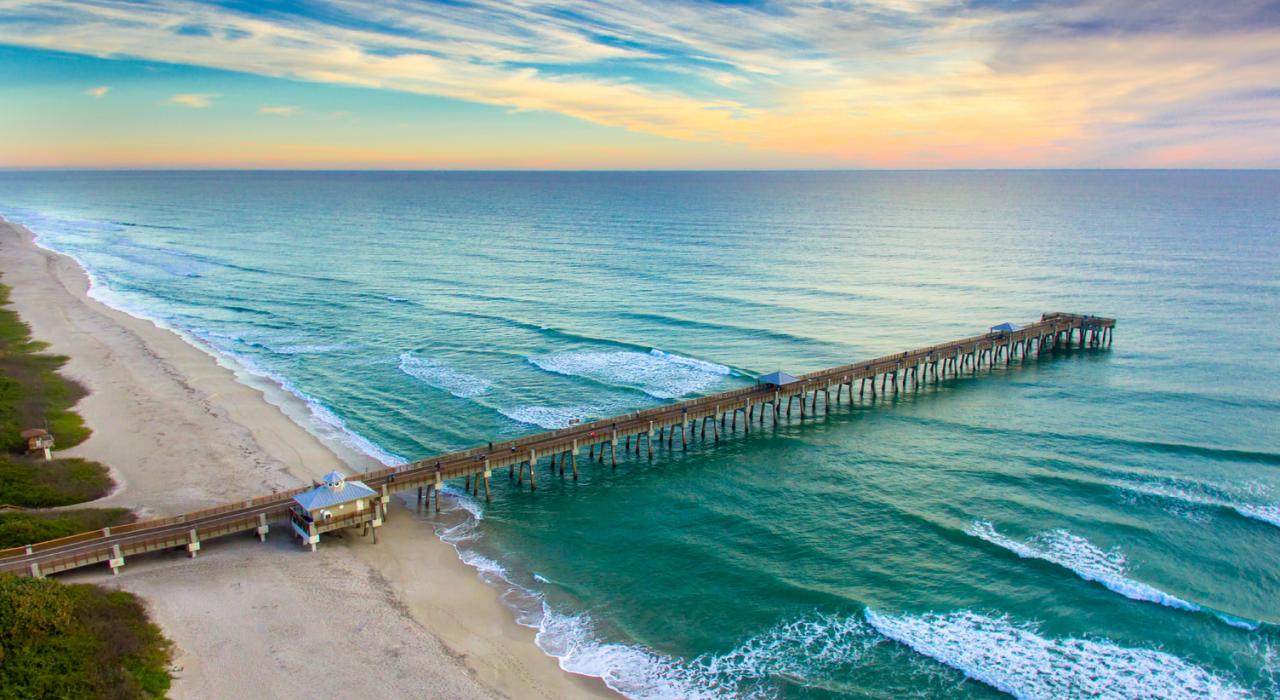 A beautiful day at the Juno Beach Pier