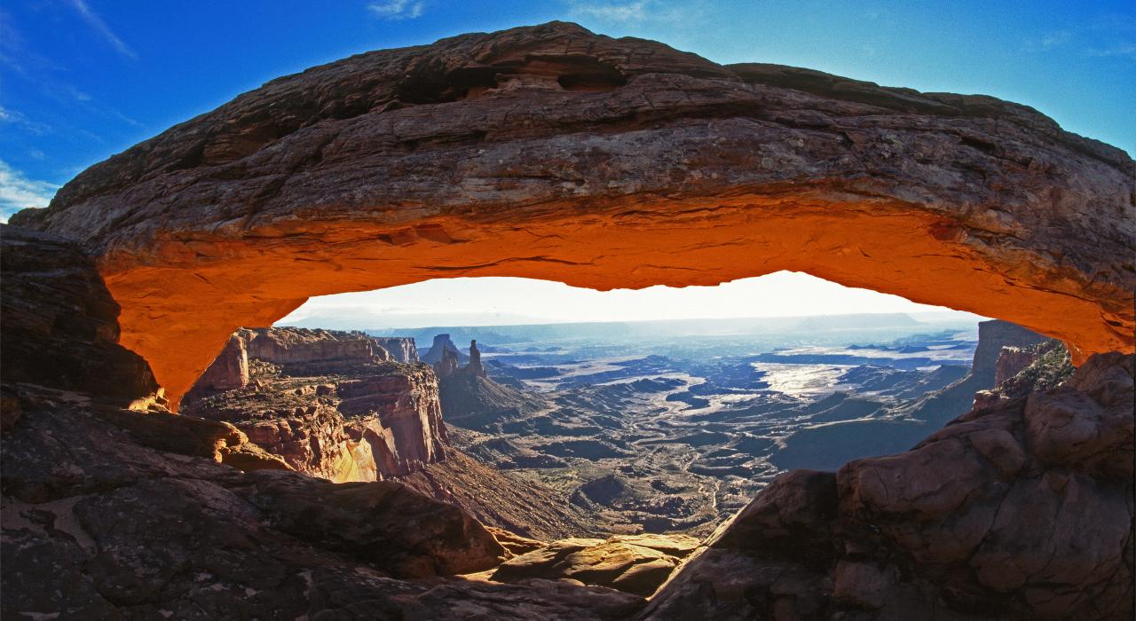 유타주 캐니언랜드 국립공원의 메사 아치