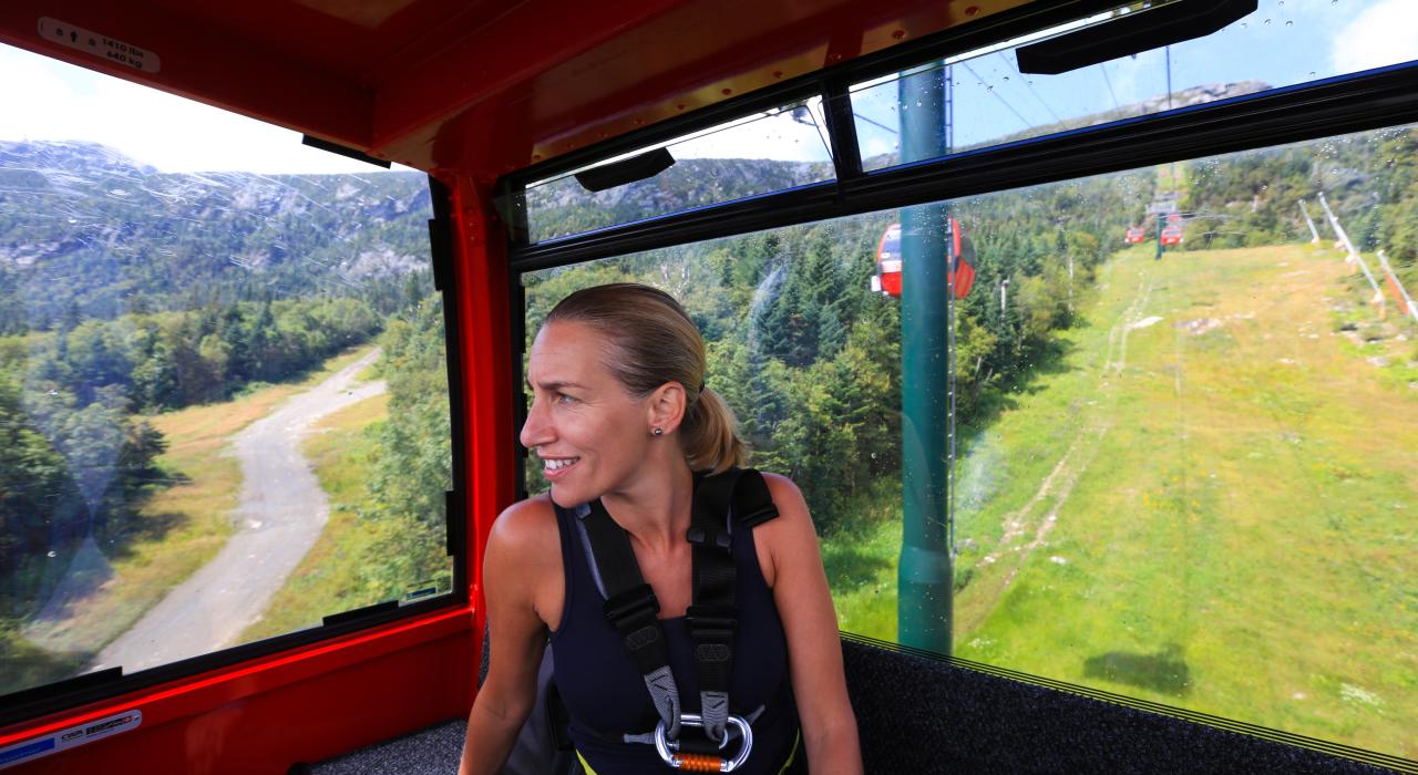 佛蒙特州斯托高山滑雪度假村的空中缆车