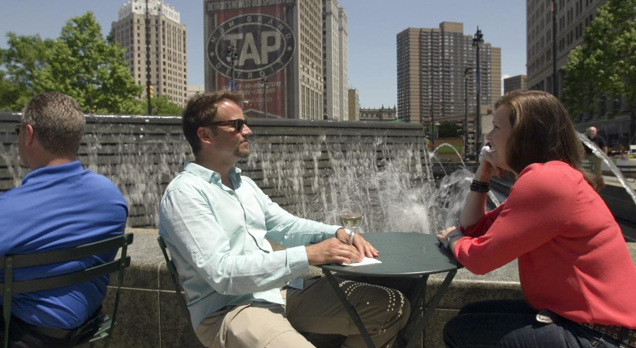 Moment de détente au Campus Martius Park de Détroit, Michigan