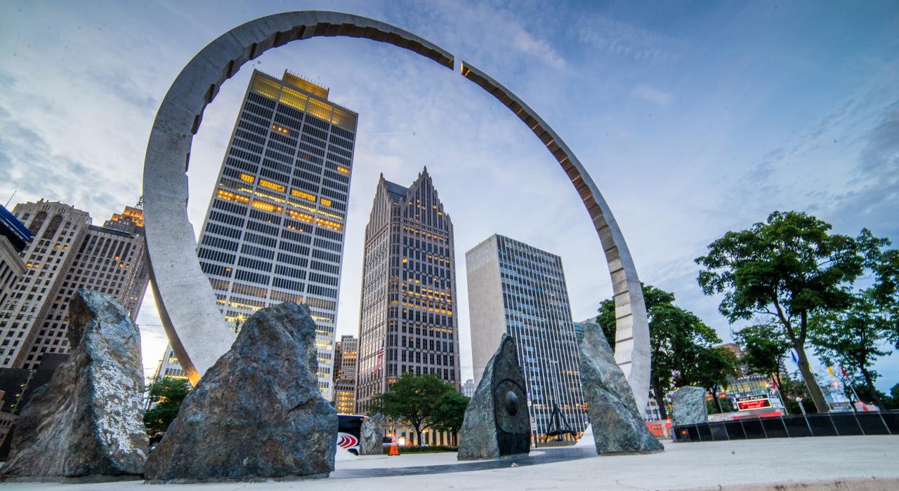 « Transcending », installation artistique publique au parc Hart Plaza à Détroit, Michigan