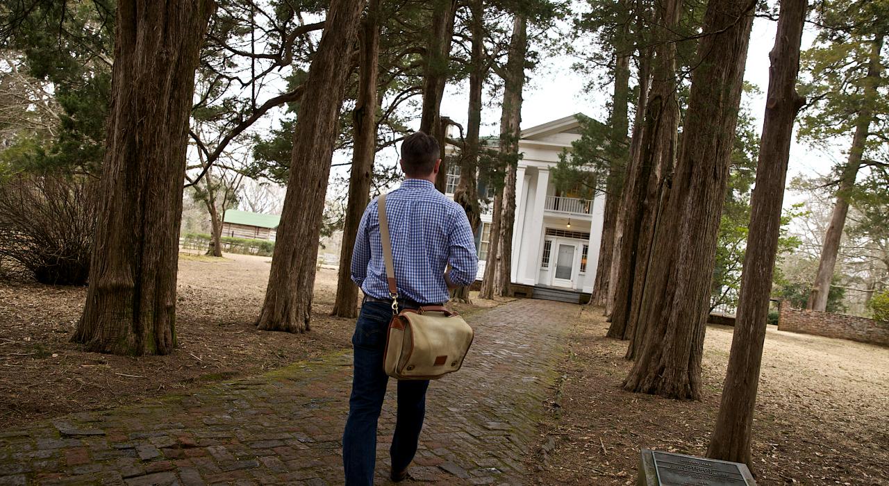 Caminho que leva à Rowan Oak, casa do autor William Faulkner em Oxford, no Mississippi