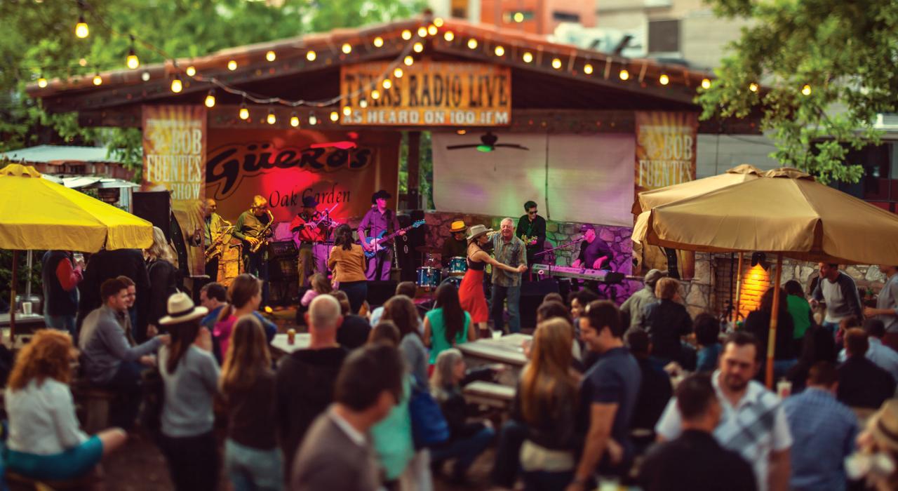 德克萨斯州奥斯汀 Guero’s Taco Bar 餐厅的现场音乐和舞蹈表演