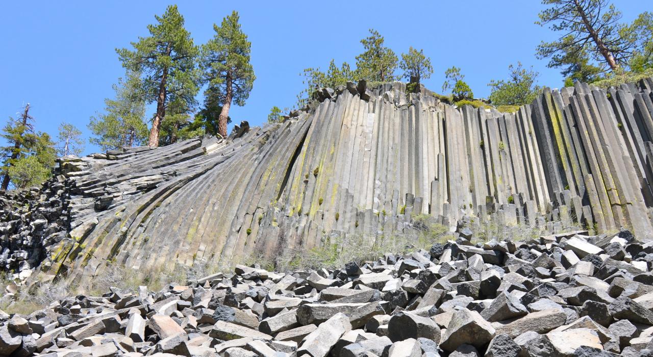 Orgues basaltiques au vertigineux Devils Postpile National Monument
