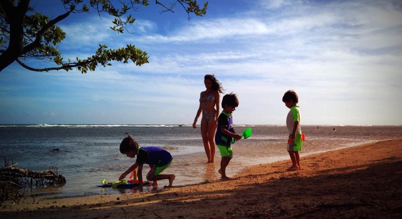 해변의 가족 나들이