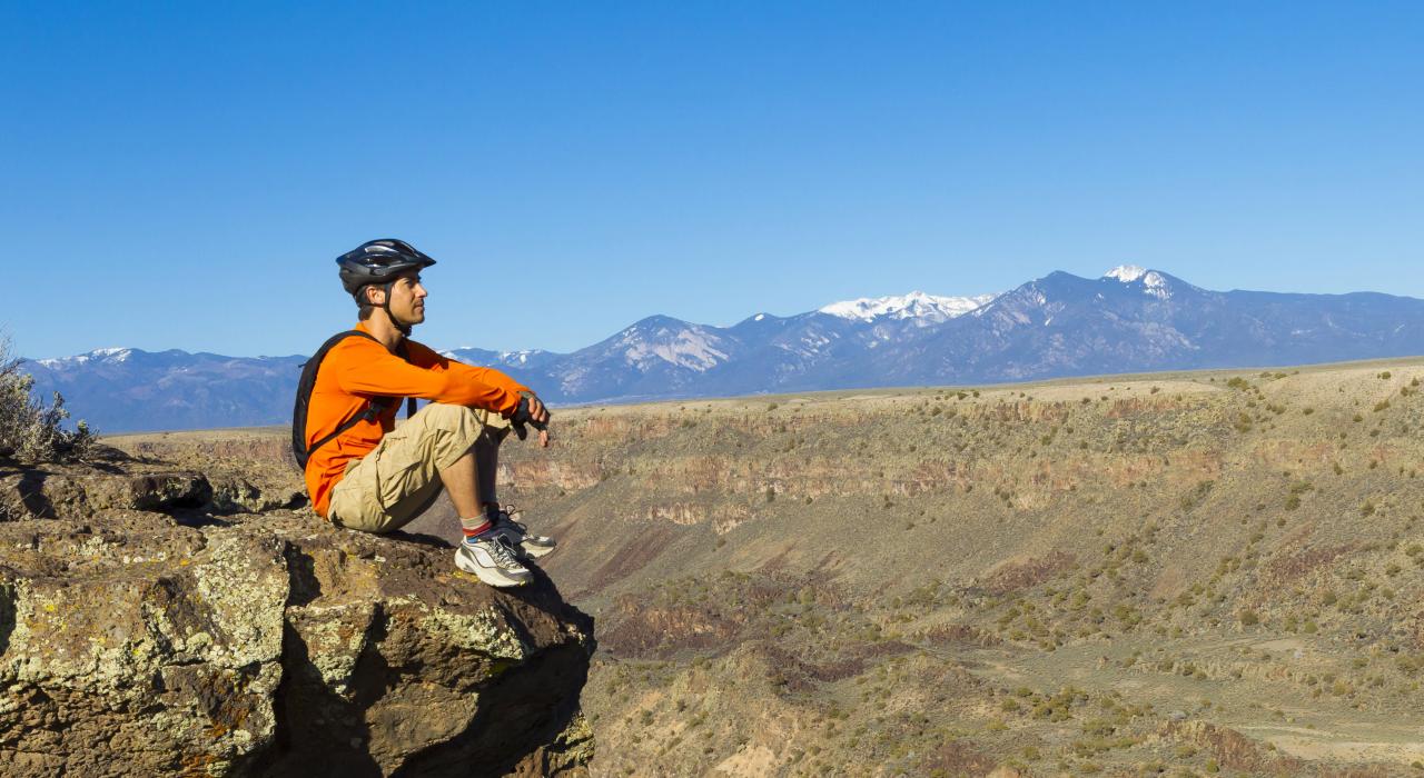 陶醉于一览无余的峡谷和山景中
