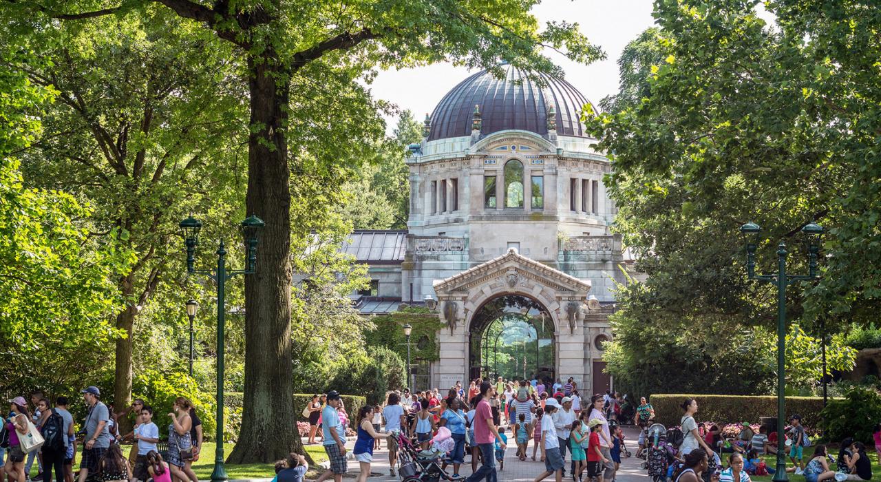 A bela entrada do Bronx Zoo