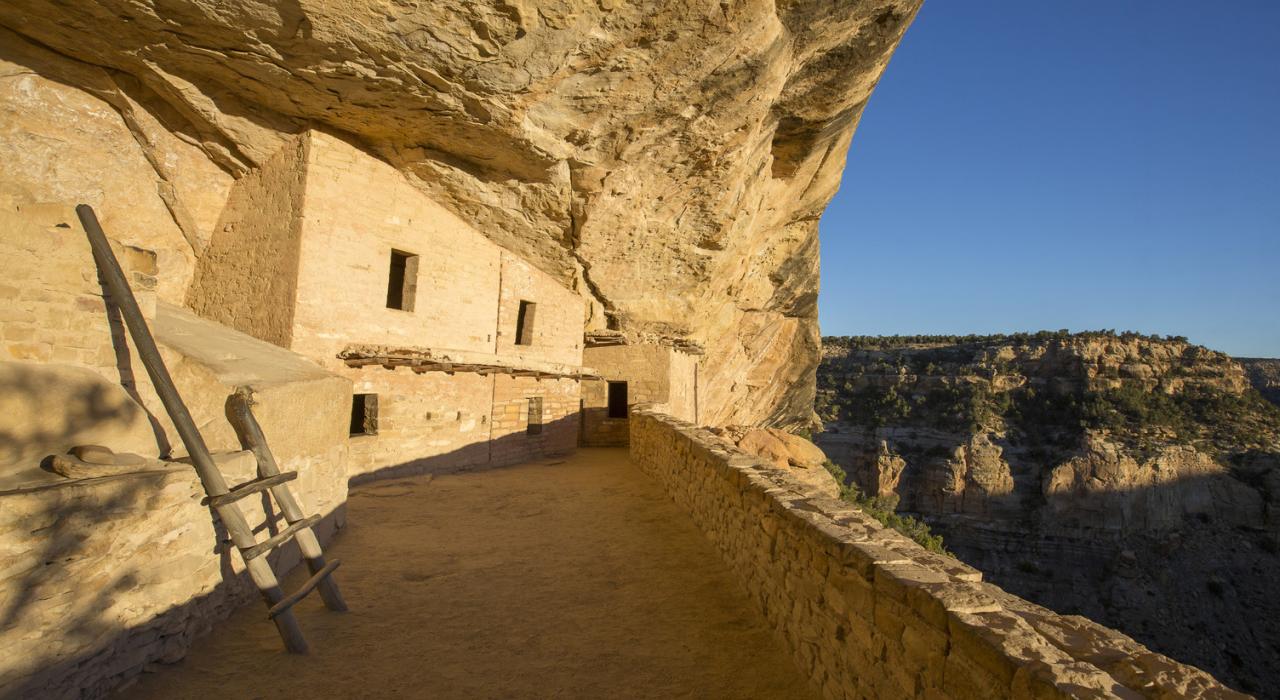 메사 베르데 국립공원에 있는 빼어난 건축물 발코니 하우스의 복도