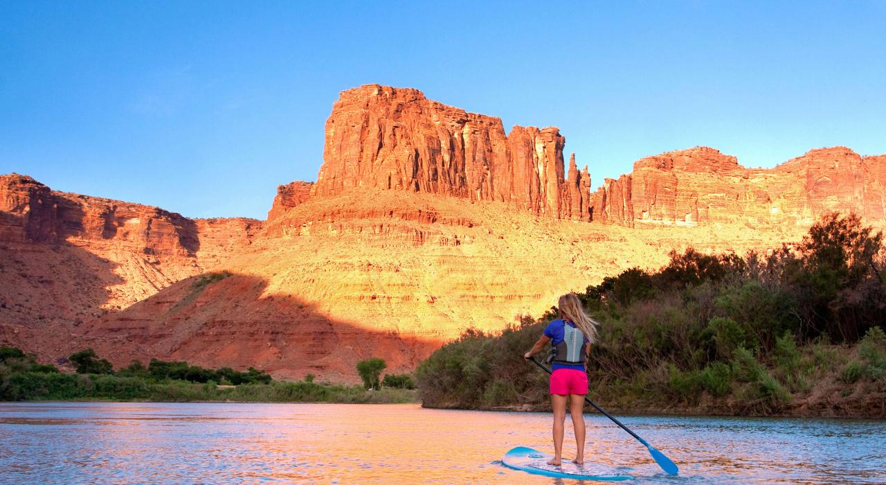 도심 속을 흐르는 콜로라도 강에서 스탠드업 패들보드 타보기