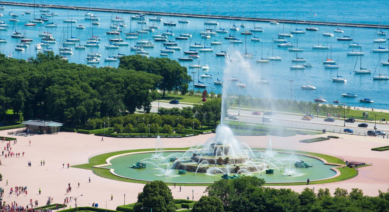 Buckingham Fountain in Grant Park, the start of Route 66 in Chicago, Illinois