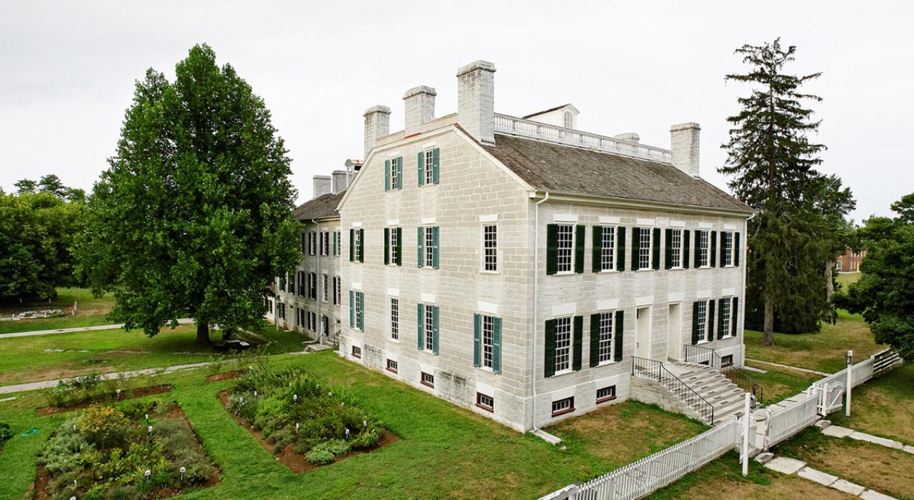 Centre Family Dwelling en la Shaker Village of Pleasant Hill, un Monumento Histórico Nacional