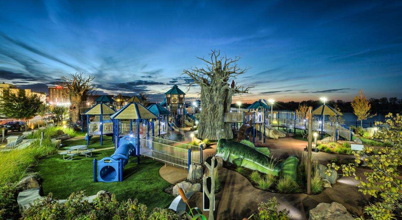 El extenso parque de juegos en Smothers Park, nombrado como el mejor del mundo por la Landscape Architects Network