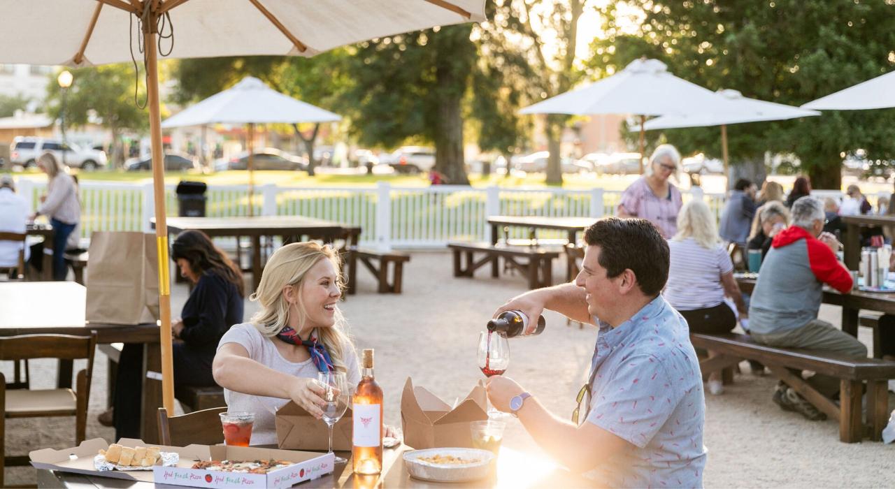 Outdoor dining in Downtown City Park