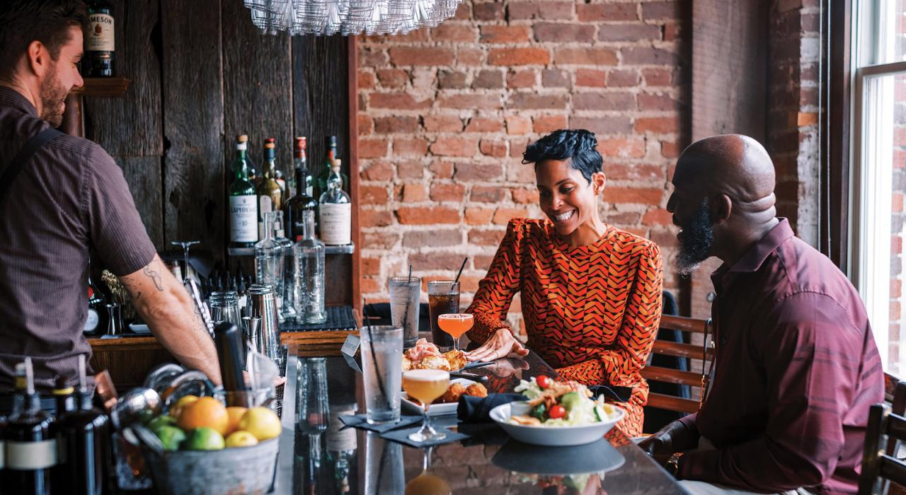 Cenário histórico para a gastronomia sulista com um toque moderno no Gray’s on Main