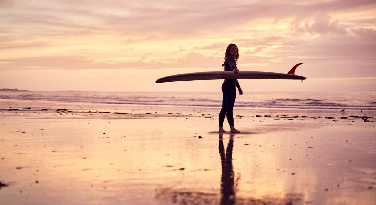 Surferin am Strand von Biddeford, Maine
