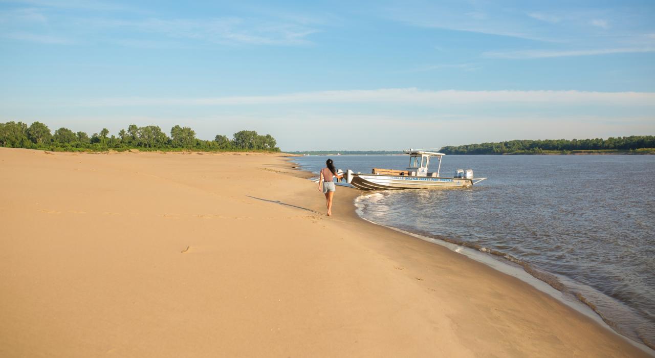 Boating at Great River Road State Park in Rosedale